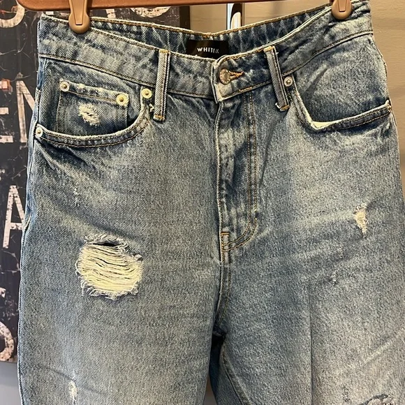 White Fox Boutique Distressed Blue Jeans - Picture 4 of 10